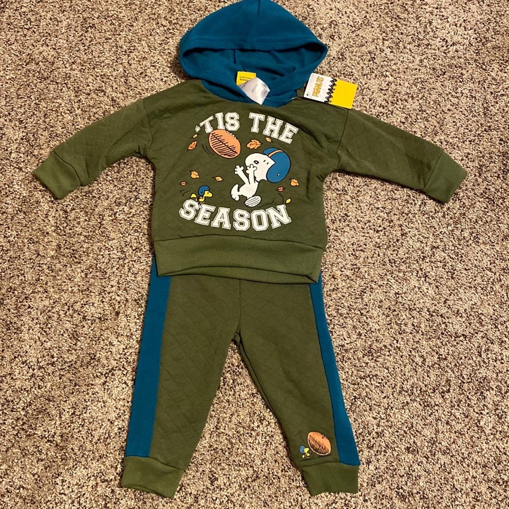 🏈 NWT Peanuts 12M Outfit 🏈